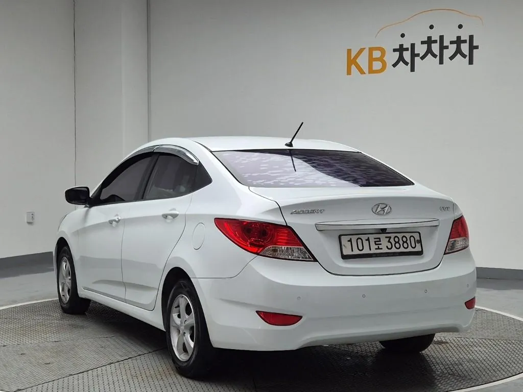 Hyundai Accent 2015 photo 2