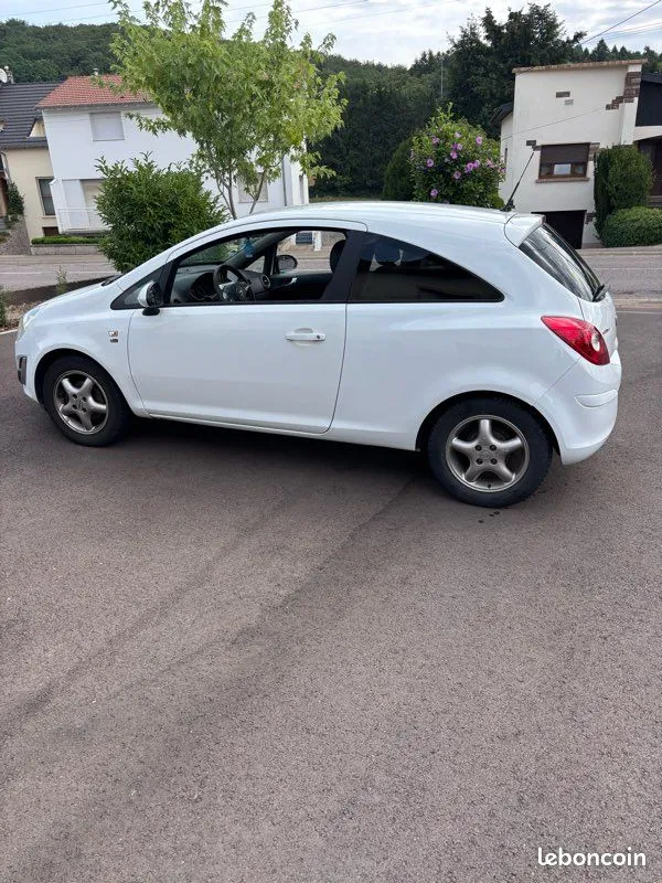 Opel Corsa 2012 photo 2