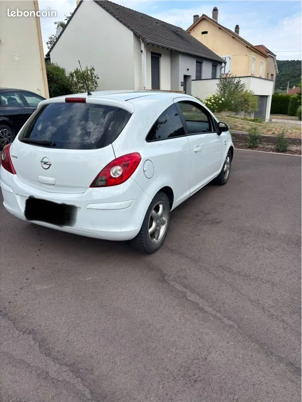Opel Corsa 2012 photo 3