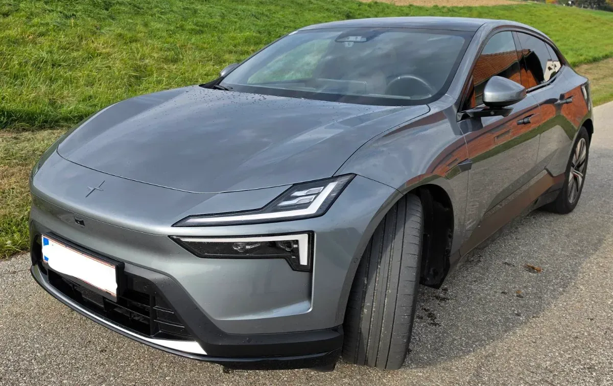 Polestar 4 2025 photo 2
