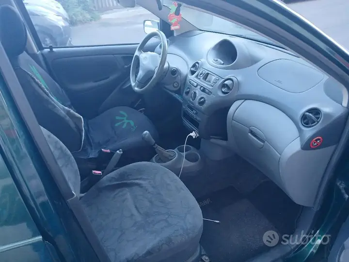 Toyota Yaris 2001 photo 3