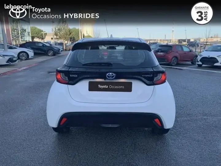 Toyota Yaris 2023 photo 2