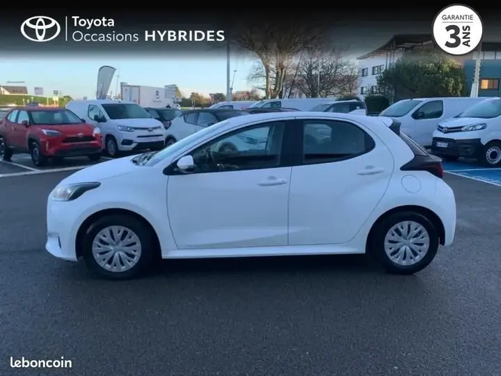 Toyota Yaris 2023 photo 3