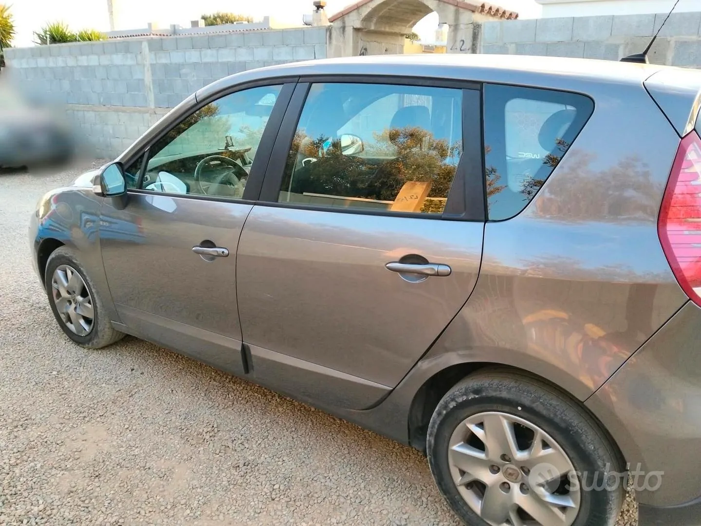 Renault Scenic 2011 photo 2
