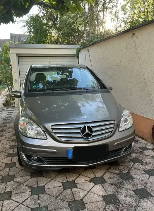 Mercedes-Benz B 200