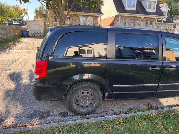 Dodge Grand Caravan 2014 photo 2