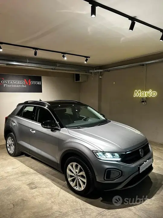 Volkswagen T-Roc 2023 photo 2