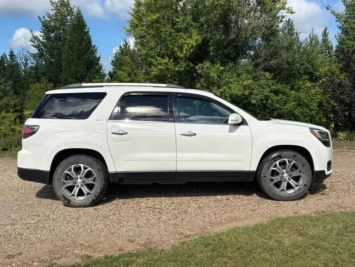 GMC Acadia 2013 photo 2