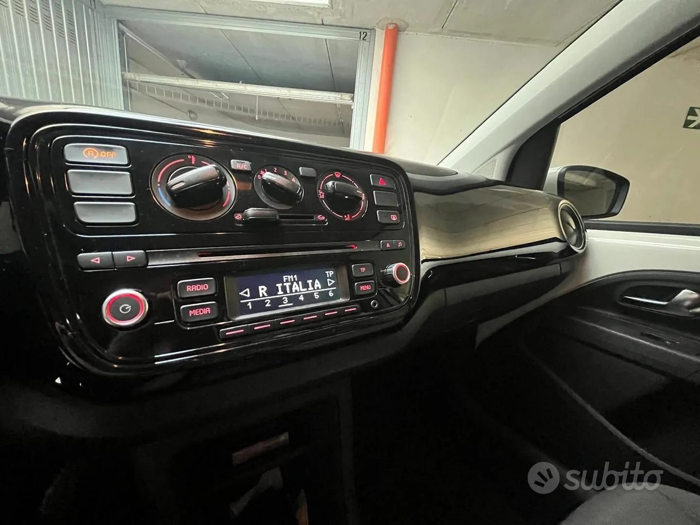 Volkswagen Up 2013 photo 3