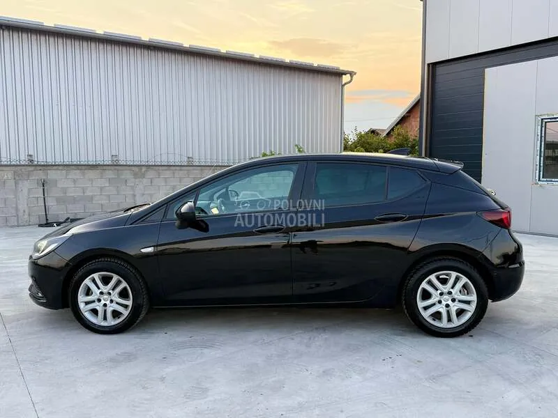 Opel Astra K 2019 photo 2