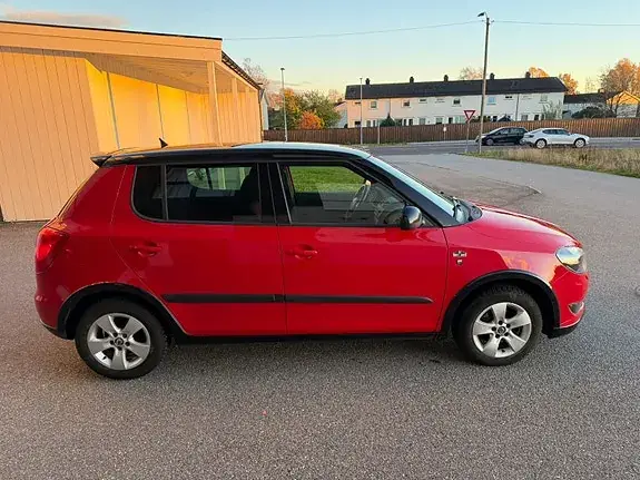 Skoda Fabia 2011 photo 5