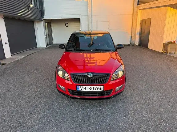 Skoda Fabia 2011 photo 3