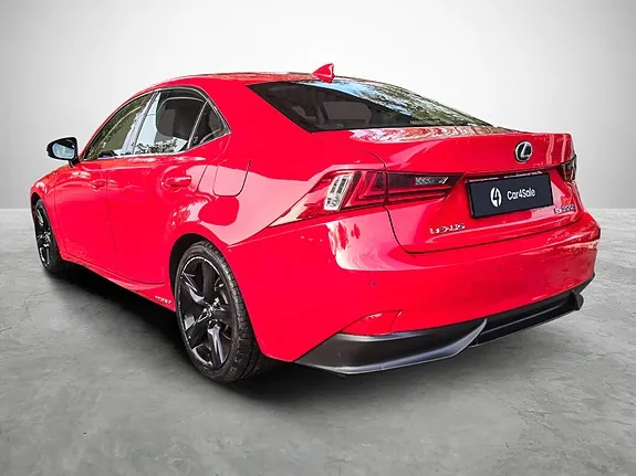 Lexus Is300H 2016 photo 3