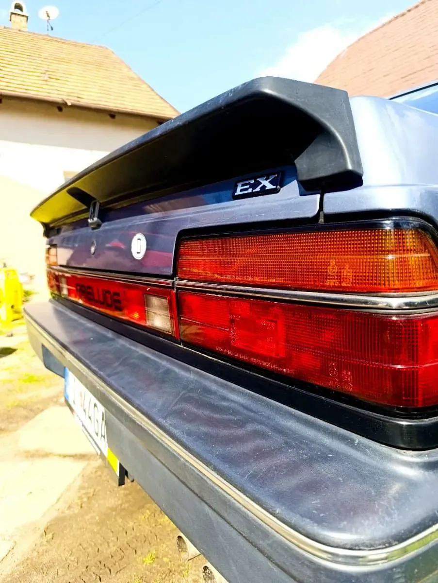 Honda Prelude 1987 photo 2