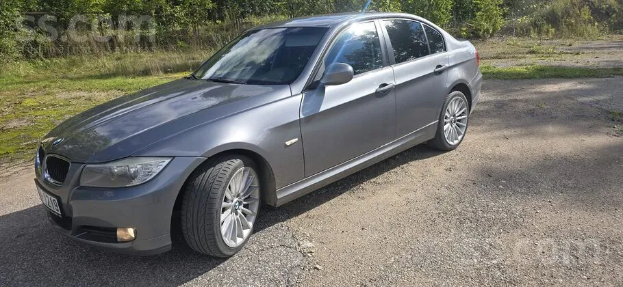 BMW 318 2009 photo 4