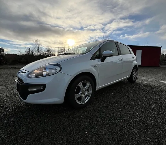 Fiat Grande Punto 2010 photo 2