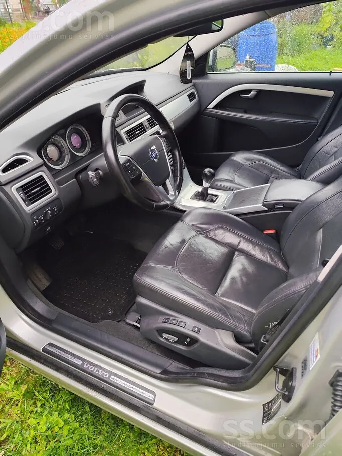 Volvo V70 2013 photo 2