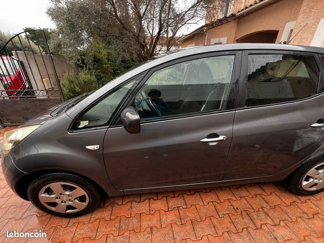 Kia Venga 2011 photo 2