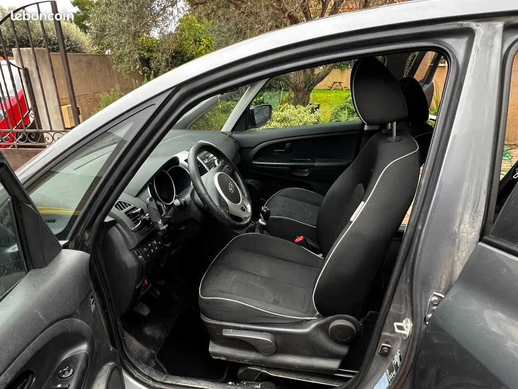 Kia Venga 2011 photo 3