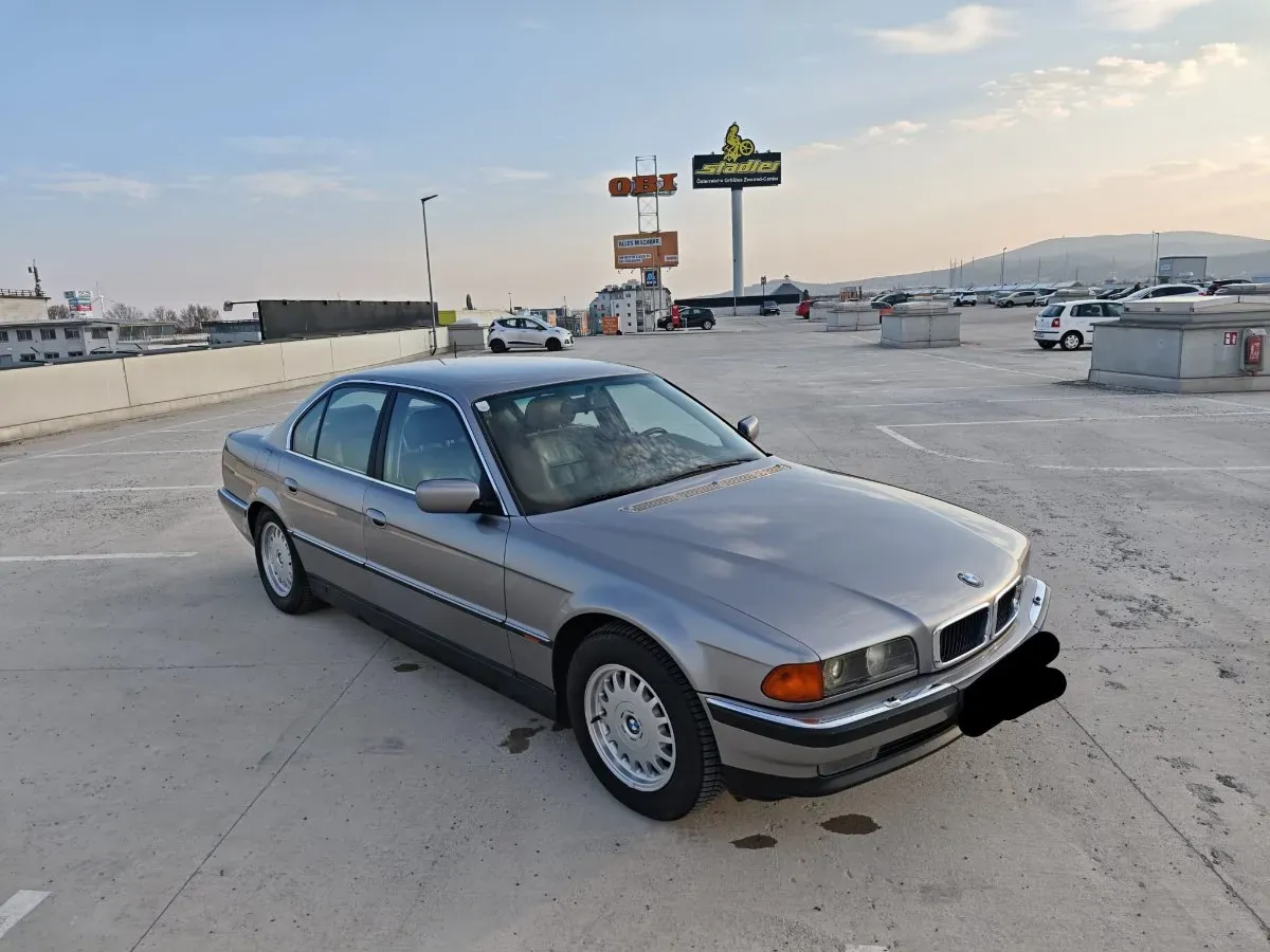BMW 7 Series 1994 photo 2