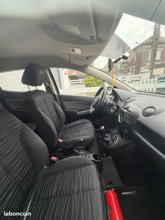 Mazda 2 2009 photo 3