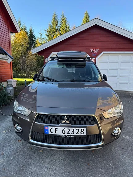 Mitsubishi Outlander 2012 photo 2