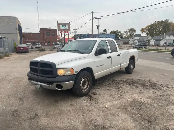 Dodge Ram 2500 2004 photo 2