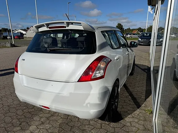 Suzuki Swift 2011 photo 5