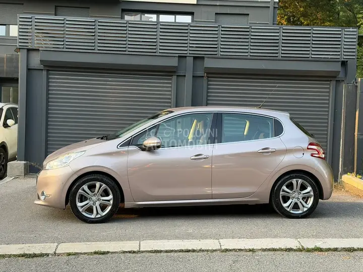 Peugeot 208 2013 photo 2