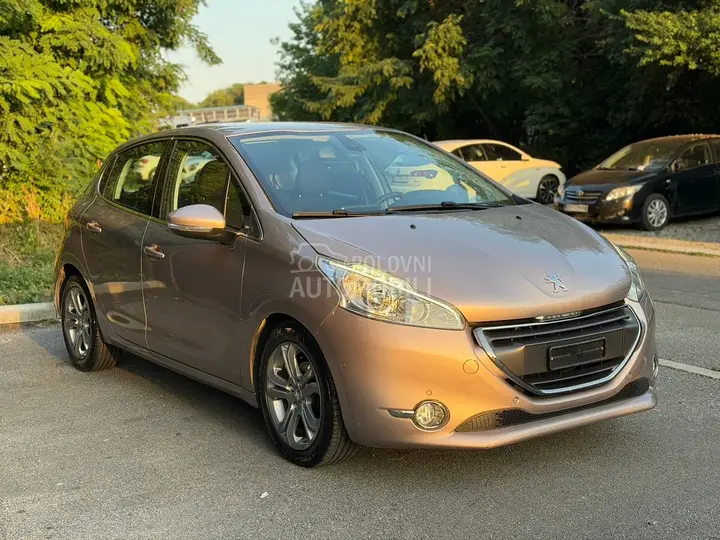 Peugeot 208 2013 photo 4