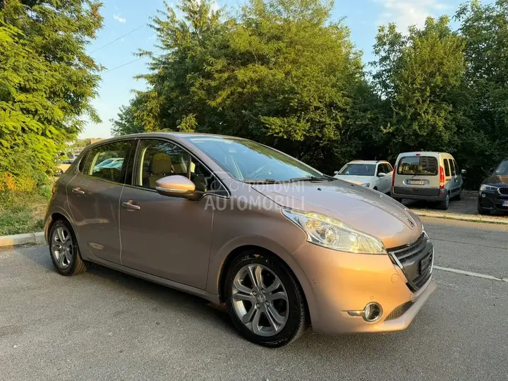 Peugeot 208 2013 photo 5