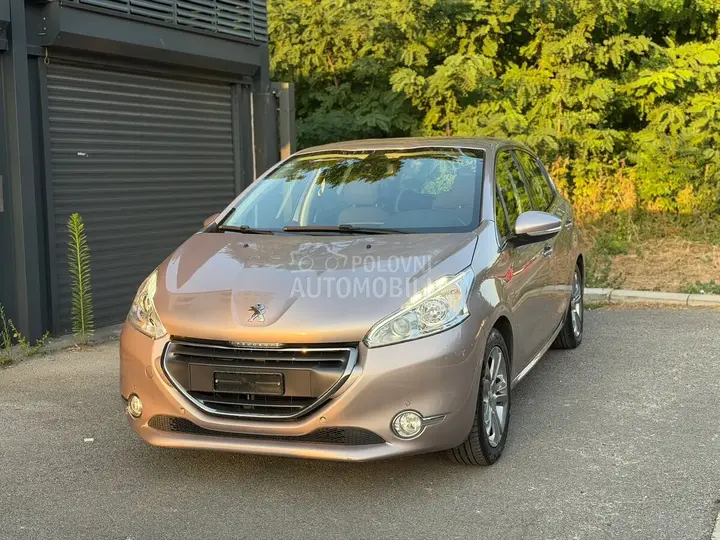 Peugeot 208 2013 photo 3