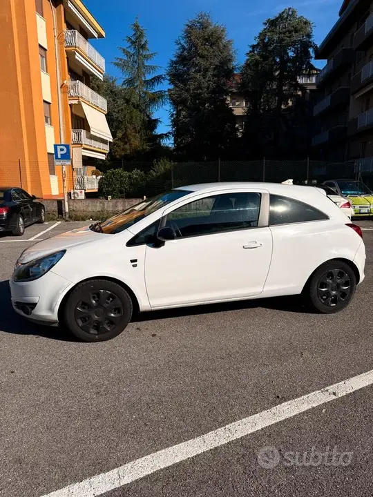 Opel Corsa 2010 photo 2