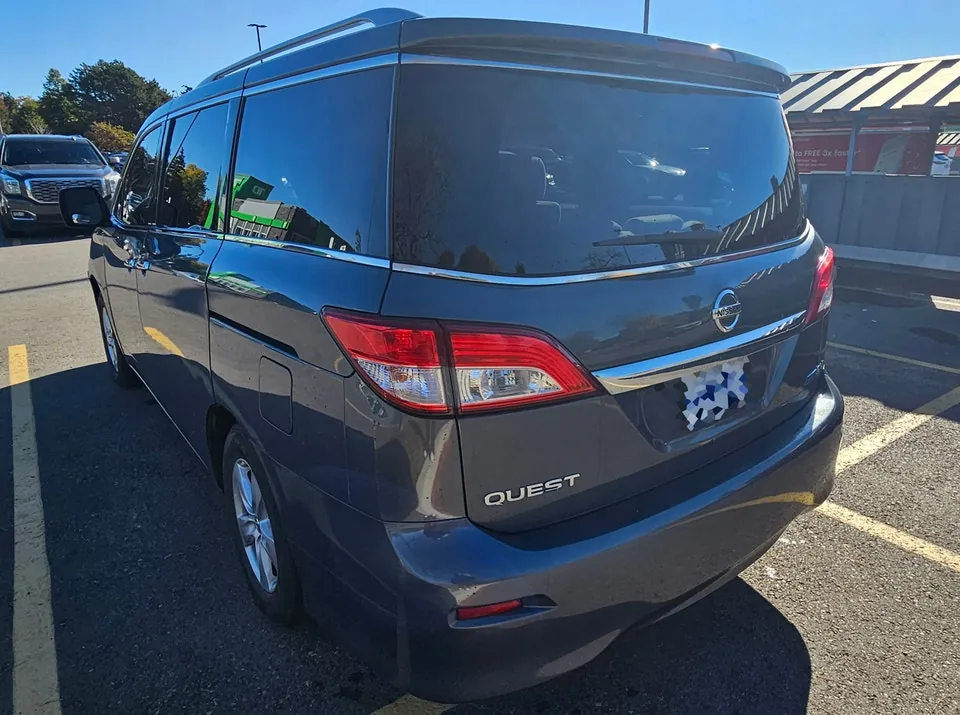 Nissan Quest 2011 photo 2