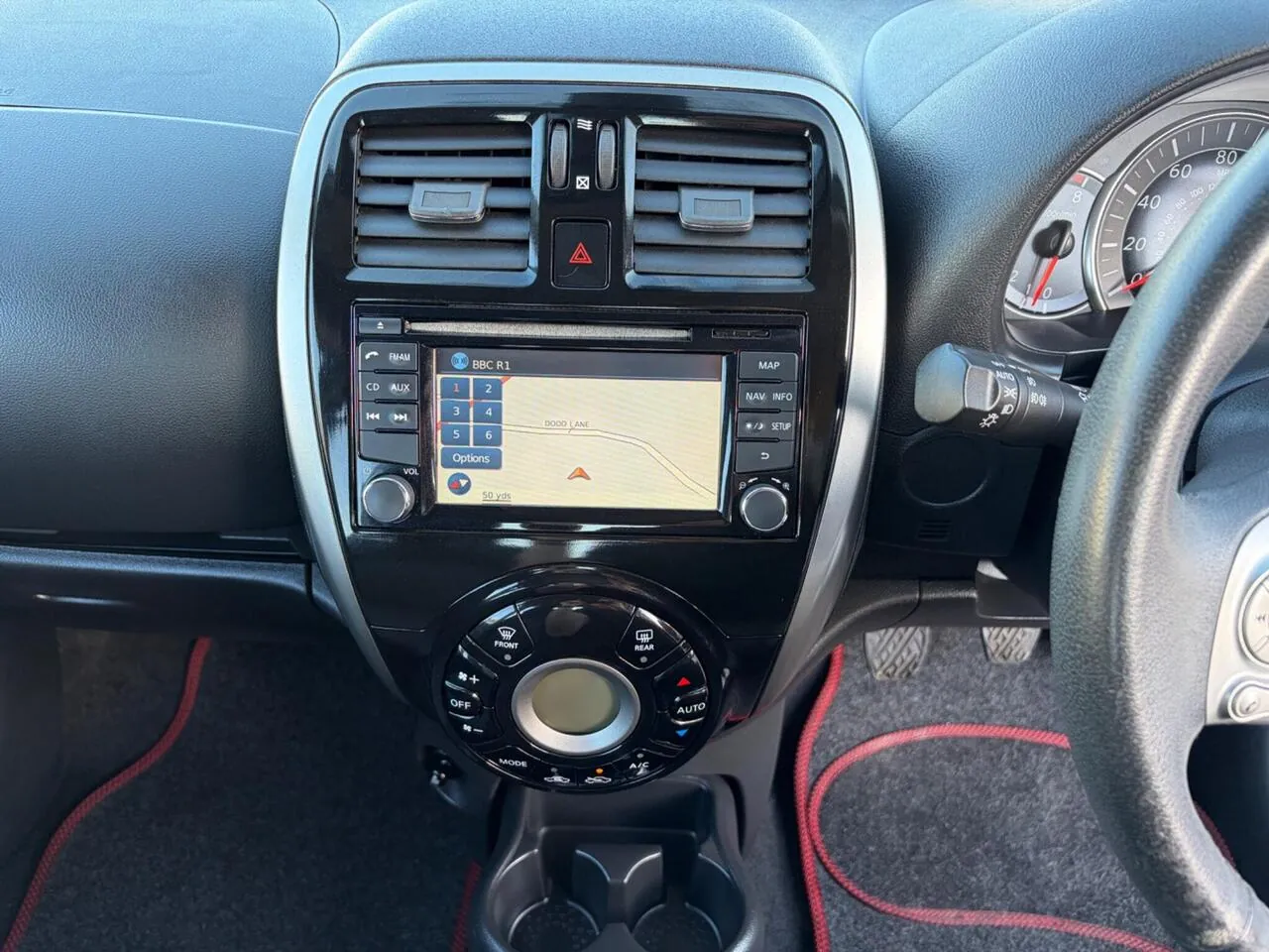 Nissan Micra 2015 photo 3