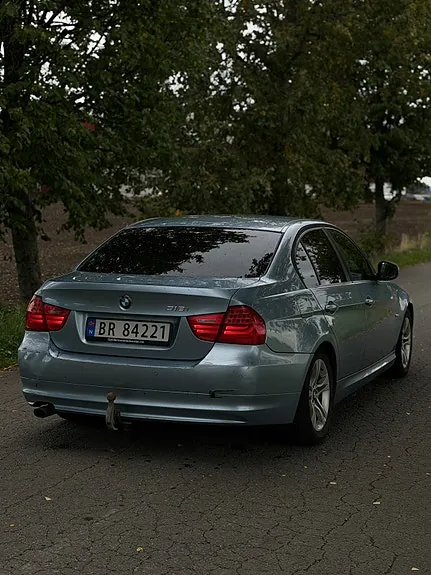 BMW 318I 2009 photo 4