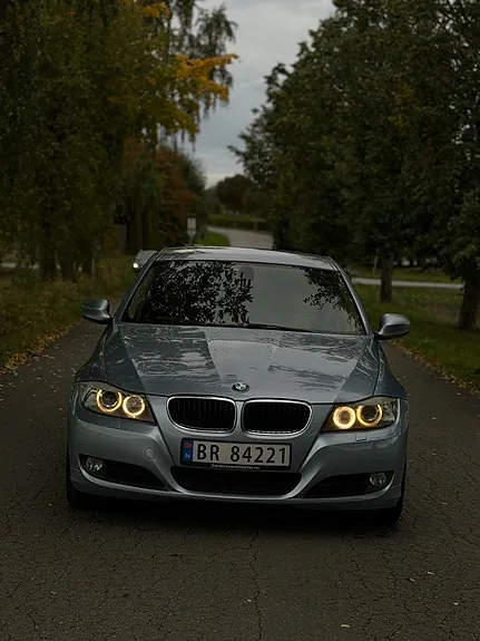 BMW 318I 2009 photo 2