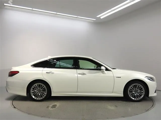 Toyota Crown Hybrid G 2019 photo 5