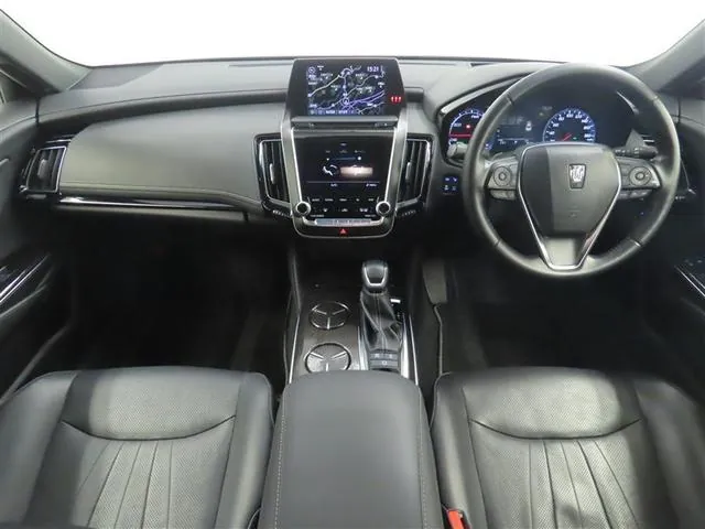 Toyota Crown Hybrid G 2019 photo 4