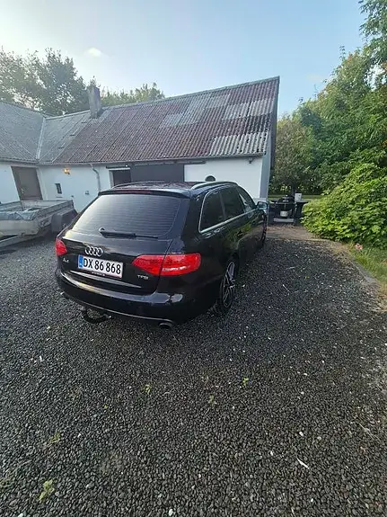 Audi A4 2010 photo 3