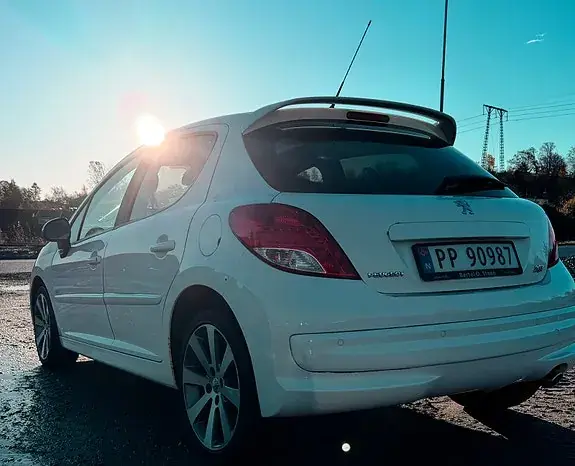 Peugeot 207 2010 photo 3