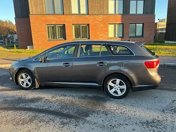 Toyota Avensis 2012 photo 4