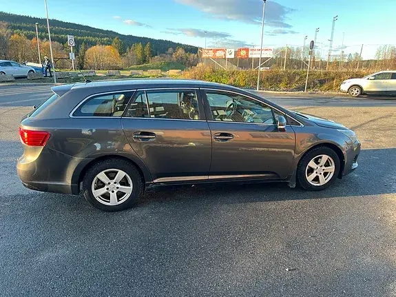 Toyota Avensis 2012 photo 3