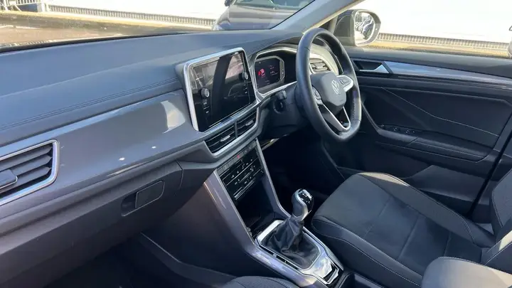 Volkswagen T-Roc 2023 photo 2