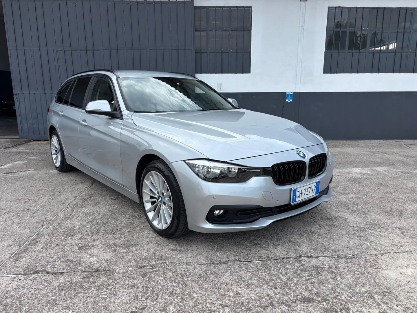 BMW 318D Touring 2017 photo 2