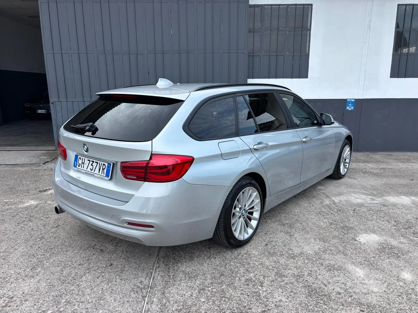 BMW 318D Touring 2017 photo 4