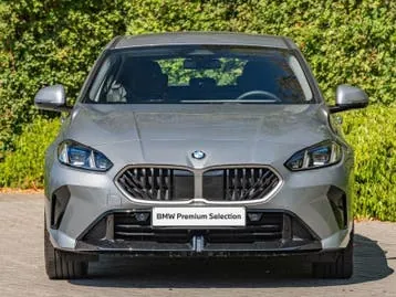 BMW 1 Series 2025 photo 2