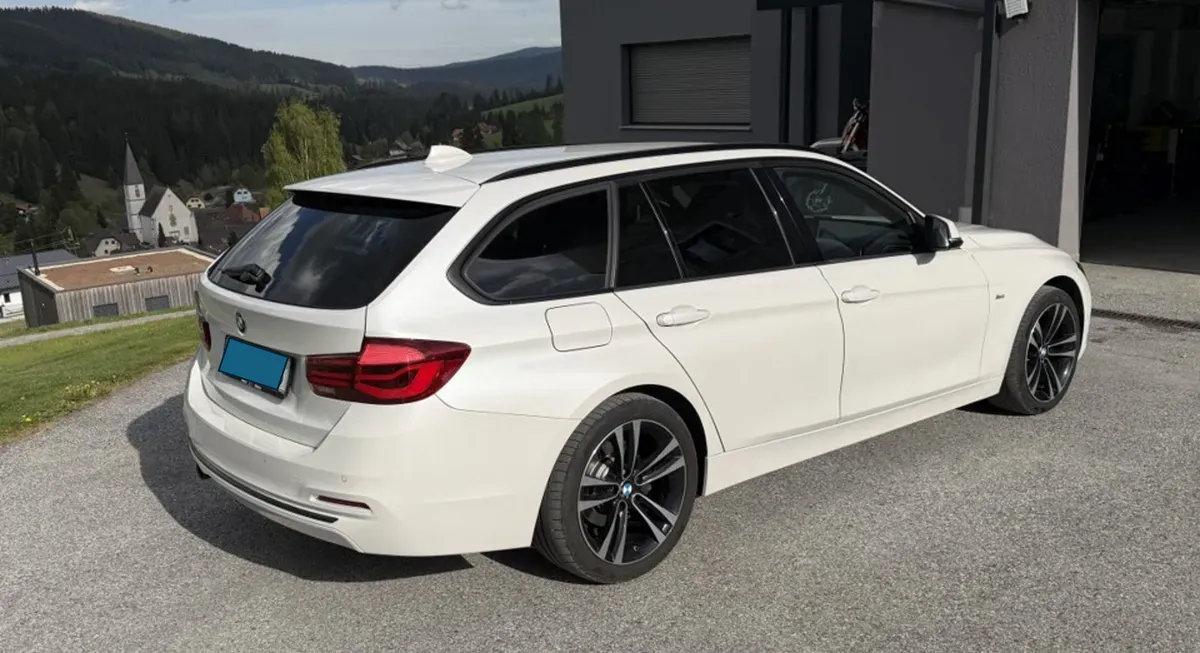 BMW 3 Series 2018 photo 3