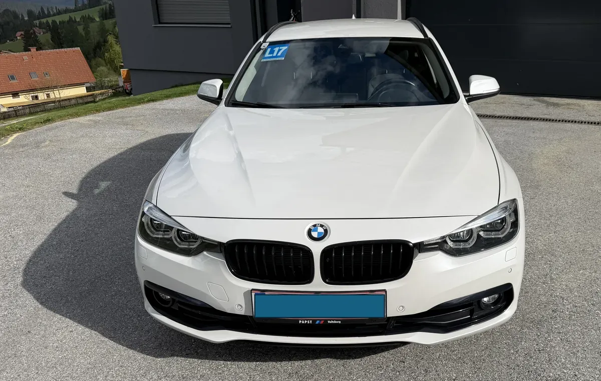 BMW 3 Series 2018 photo 2