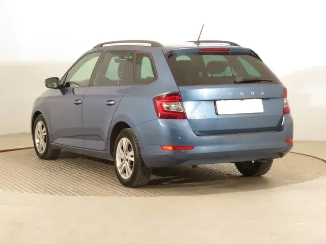 Skoda Fabia 2021 photo 3